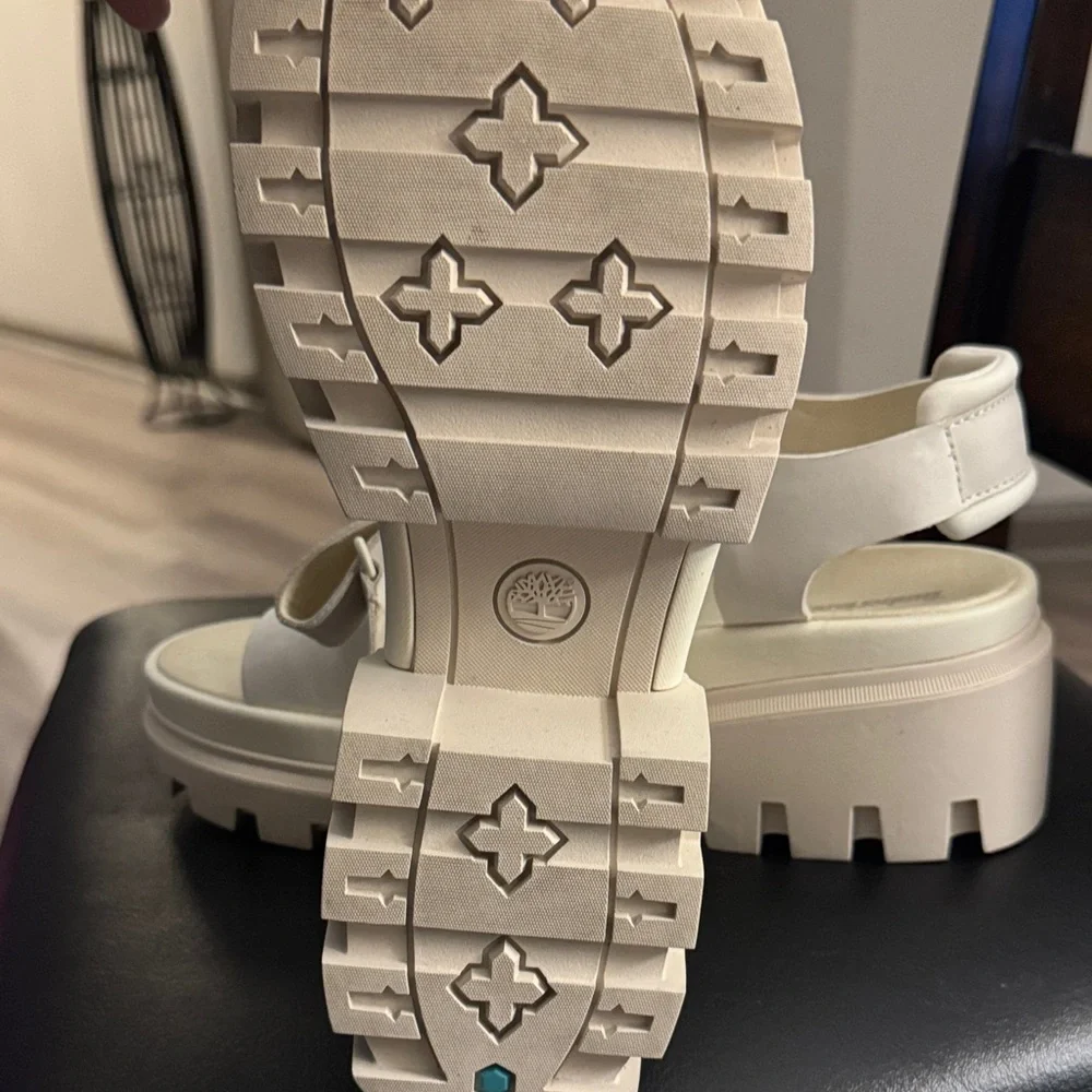 Timberland 🔥 Women’s Timberland everleigh ankle strap sandals 🔥 Size 10